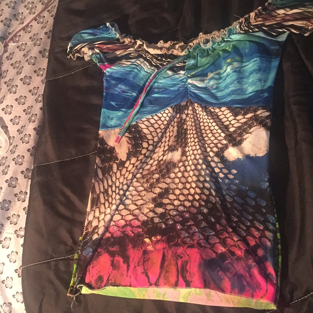 Form fitting shirt very cute